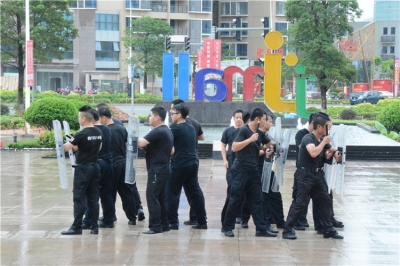 堅(jiān)基商業(yè) - 持刀男子闖進(jìn)JJMALL？不要慌，這是反恐防暴演練