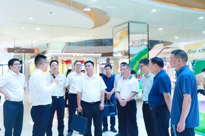 河源市委黨校2023年縣處級領導干部任職培訓班學員蒞臨河源市商業中心調研